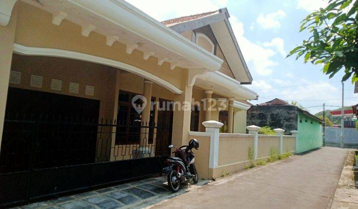 Rumah Klasik Siap Huni Lokasi Nyaman Dan Strategis  1