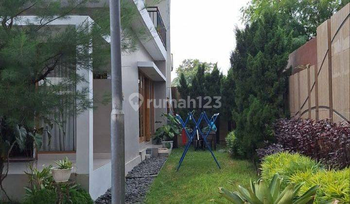 Rumah Mewah Model Klasik Modern 2 Lantai Dekat Luwes Gentan 2