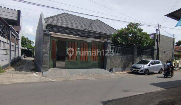 Rumah Mewah Cantik Full Furnished di Tengah Kota Solo 1