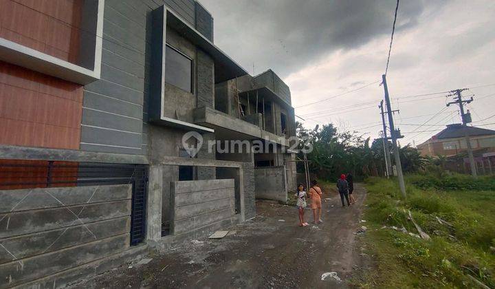 Rumah Pesan Bangun di Lingkungan Perumahan Dekat Luwes  2