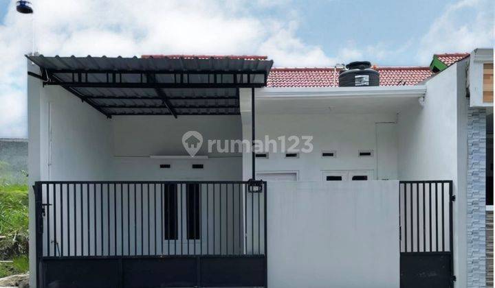 Rumah Second Cantik Dekat Bandara Adi Soemarmo  1