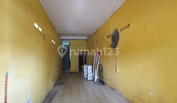 Ruko 3 Lantai Siap Huni Lokasi Strategis Dekat Luwes  2