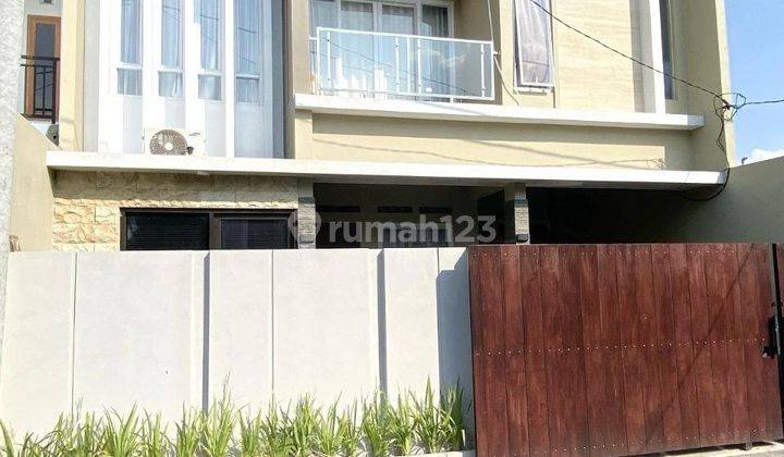 Rumah Mewah 2 Lantai Semi Furnish di Perum Nyaman  2