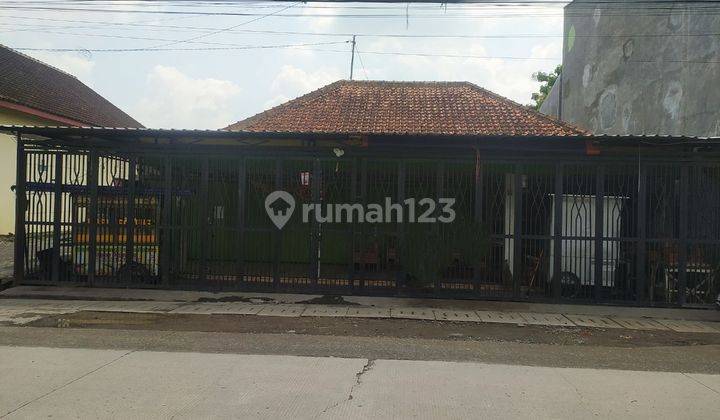 Rumah Luas Lokasi Strategis Cocok Untuk Hunian dan Usaha  1