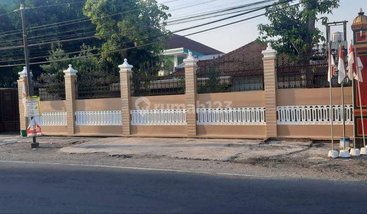 Rumah dan Gudang Lokasi Tepi Jalan Utama Dekat Kampus UNS  1