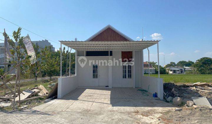 Rumah Pesan Bangun Modern Dekat Berbagai Fasilitas Umum  1