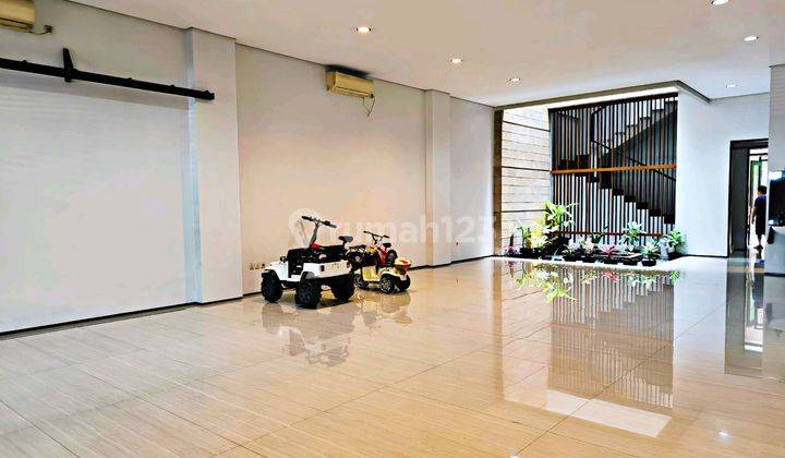 Rumah Di Cihampelas Mainroad - Bangunan & Lokasi Bagus Cocok Untuk Tinggal / Kantor ( Harga Nego ) 1