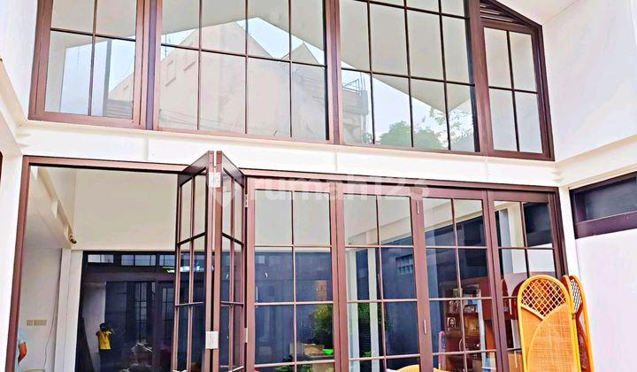 Rumah Klasik Dengan Halaman Hijau Asri Siap Huni Di Perumahan Setramurni Bandung Rumah Klasik Dengan Halaman Hijau Asri Siap Huni Di Perumahan Setramurni Bandung