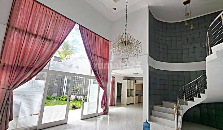 Setra Sari Sayap Sukajadi - Bangunan Bagus Full Furnished Halaman Depan & Belakang Siap Huni - Cocok Untuk Tinggal / Kantor 1