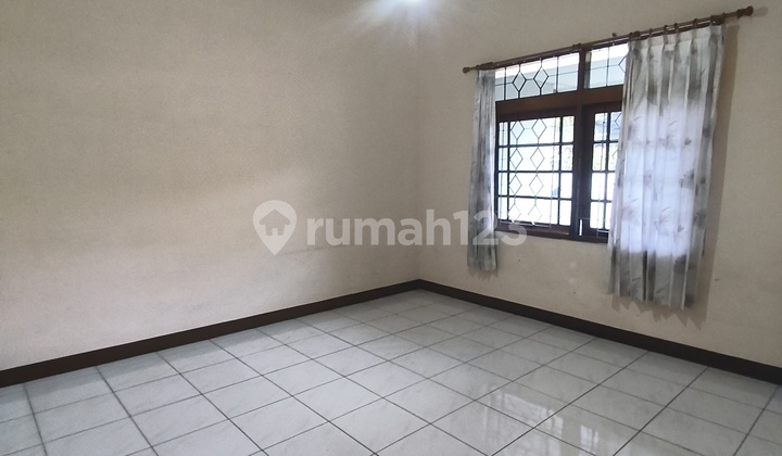 Kembar Mas Regol Housing - Empty Building Suitable for Living / Office (Negotiable Price) 2