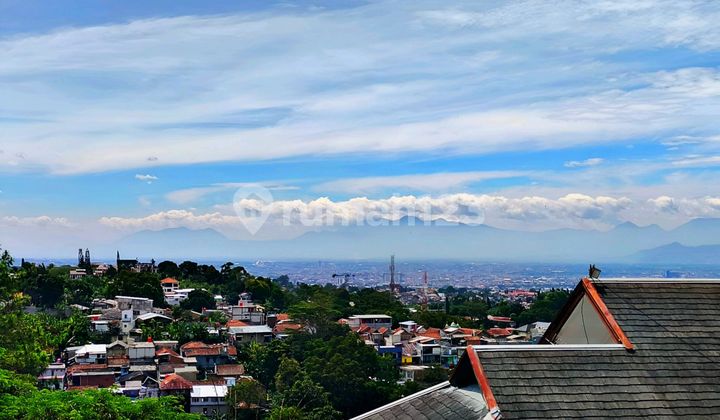 Rumah dengan View Bagus di Kompleks Bukit Idaman Sayap Setiabudi - Jual di Bawah NJOP