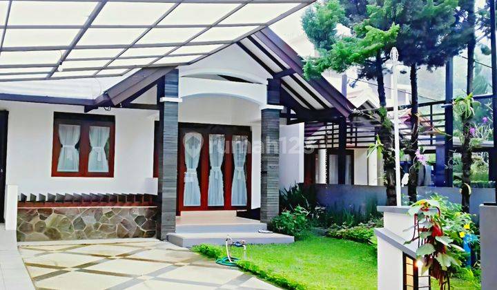 Resor Dago Pakar - Bangunan Bagus Taman Depan & Belakang Luas Siap Huni (full Furnished) 1