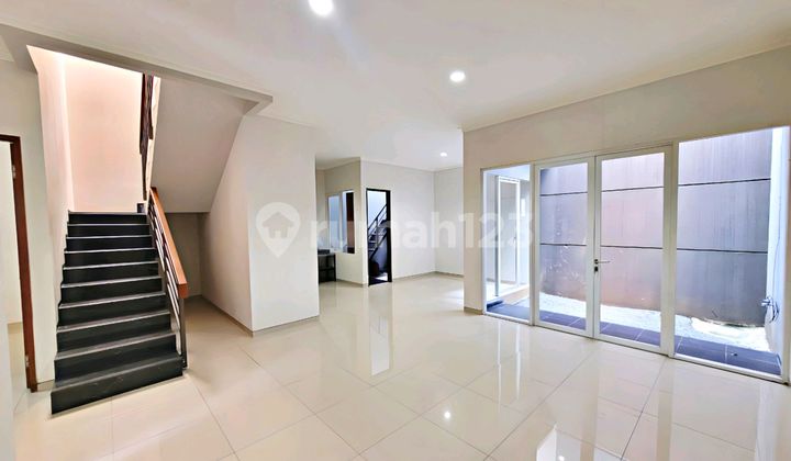 Ready-to-Occupy Minimalist Residence in Setrasari Bandung - Price Reduced for Quick Sale (Negotiable Price) Ready-to-Occupy Minimalist Residence in Setrasari Bandung - Price Reduced for Quick Sale (Negotiable Price)