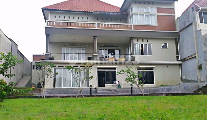 Hunian Minimalis Berlahan Luas di Kota Baru Parahyangan - Turun Harga Jual Cepat ( Good Invest )