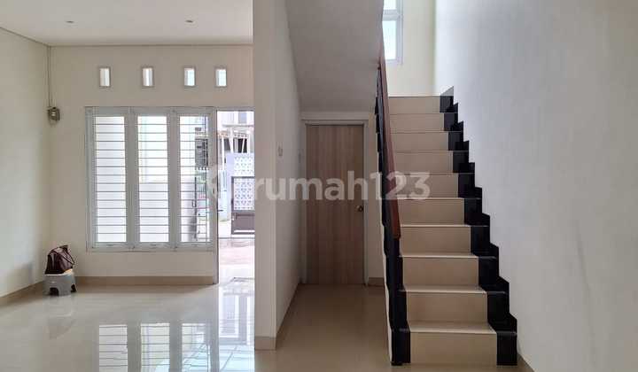 Ready-to-Occupy Modern Minimalist Residence in Cisaranten Arcamanik, Bandung - Price Reduced for Quick Sale (Negotiable Price) 2
