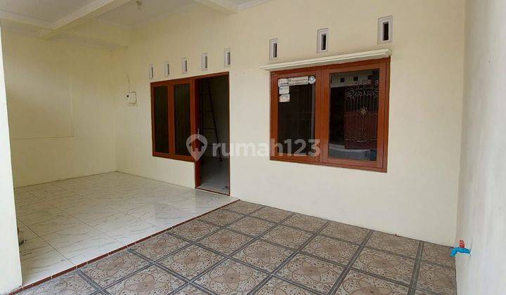 Rumah Cantik dan Bagus di tengah Kota di Perum Dempel Baru di Jalan Emas 2