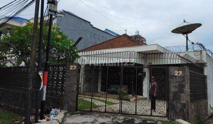 Rumah Nyaman di Pusat Kota di Jalan Mayjend Sutoyo 1