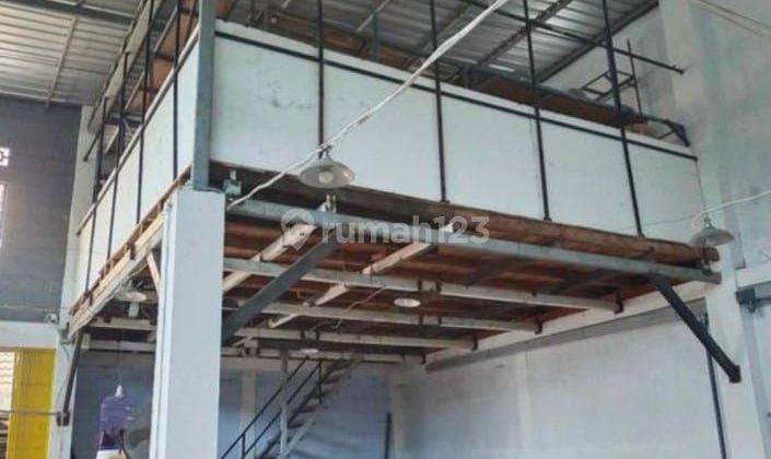 Rumah Gudang di Jalan Padi Utara 2 Lantai 2