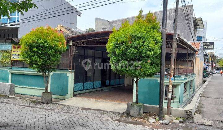 Rumah Di Jalan Raya di Jalan Parang Kesit Raya 1