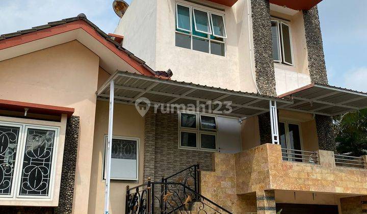 Rumah 3 lantai di Taman Sari Hill 1