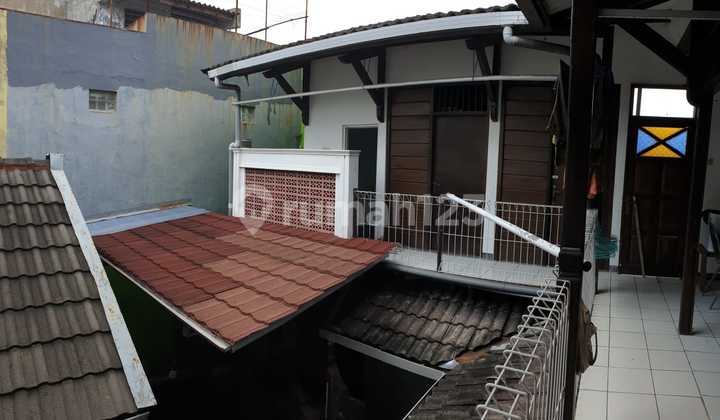 Rumah 3 Lantai Banyak Kamar di Indrapasta 2