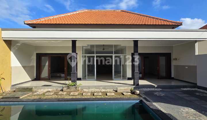 Annual Rental of Tropical Villa in Kerobokan, Badung