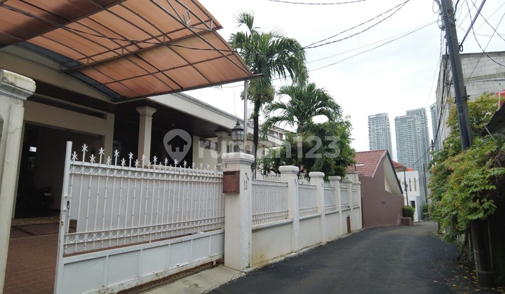 TURUN HARGA!!! Dijual Rumah Mewah 2 lantai di Cipete, Lokasi strategis, dekat ke Antasari , Kemang, dan Pondok Indah, Cocok untuk usaha kost-kostan!
