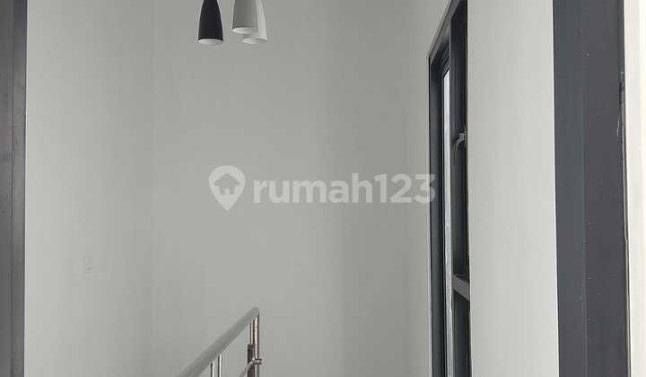 Rumah 2 lantai di Garut Kota,   For sale rumah di wilayah yang tenang. Properti 2 lantai ini berada di lingkungan yang mudah dijangkau. 2