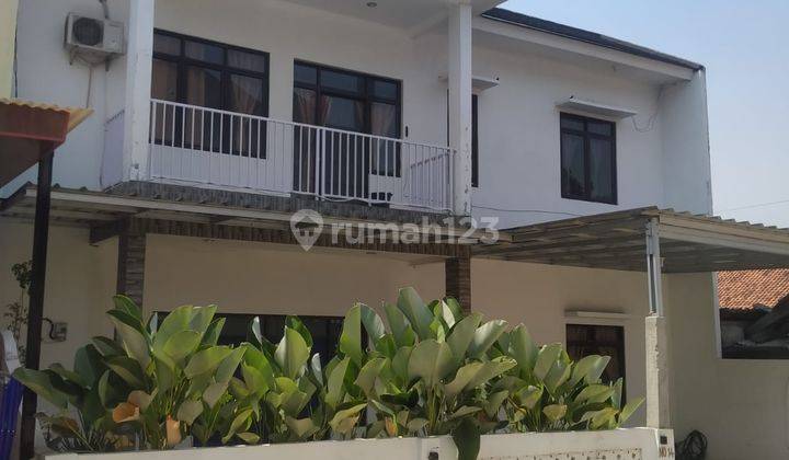 Rumah 2 lantai harga 1 lantai SHM lokasi strategis bebas banjir  1