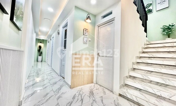 Quick Sale, Strategic Boarding House Right in Front of West Jakarta MRT Station, Negotiable Until Deal. 2