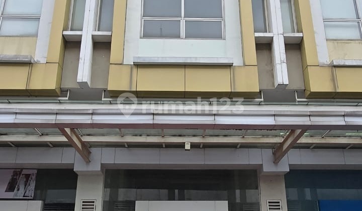 3-Story Shophouse in Emerald Summarecon Bekasi 3-Story Shophouse in Emerald Summarecon Bekasi