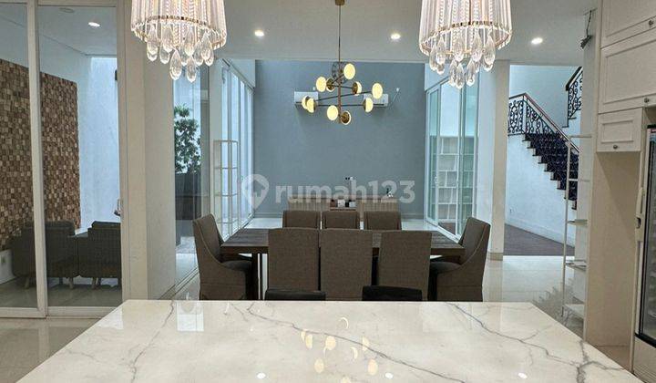  Rumah Semi Furnished Bagus American classic Style 1