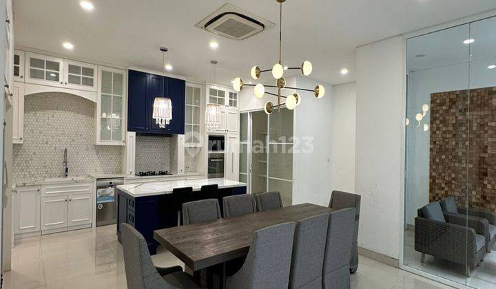 Rumah American Classic Style Bagus 3 lantai di pluit, SHM  1