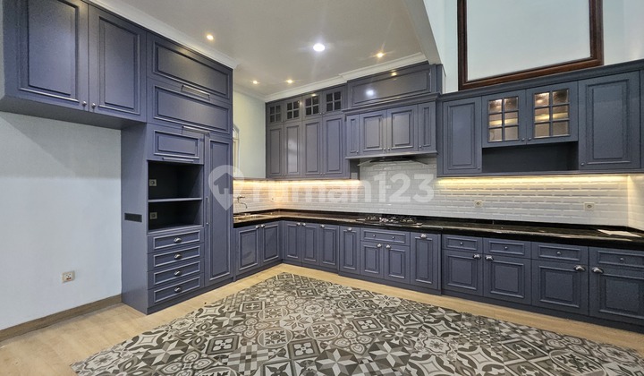 Flood-Free, Ready to Occupancy, Fully Renovated Nice and Neat.