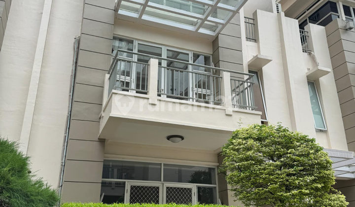 House, 4 Floors, Move-In Ready, Well and Neatly Furnished. 2