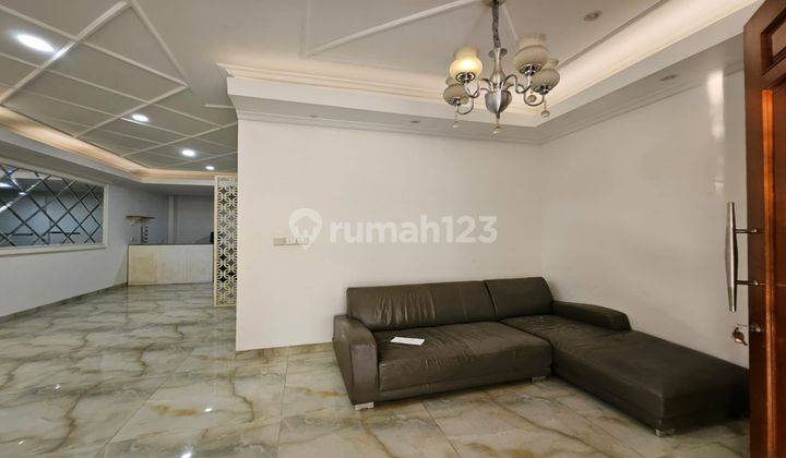  Rumah 3 Lantai Semi Furnished Bagus di green lake city, Green Lake City SHM - Sertifikat Hak Milik 2