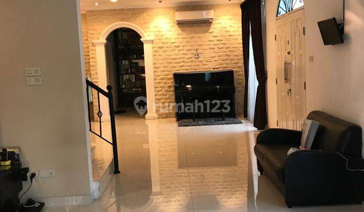  Rumah Bagus 3 Lantai Semi Furnished di jln pluit murni, Pluit 1