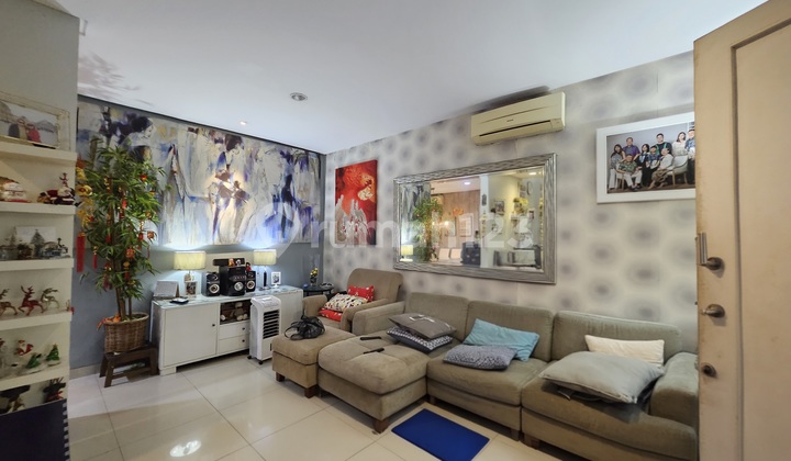 Nice House Fully Renovated Building in Bsd 2