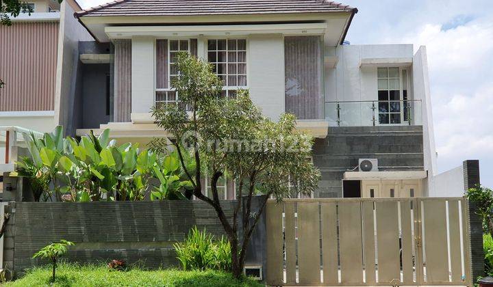 Rumah minimalis ada kolam renang pribadi 1