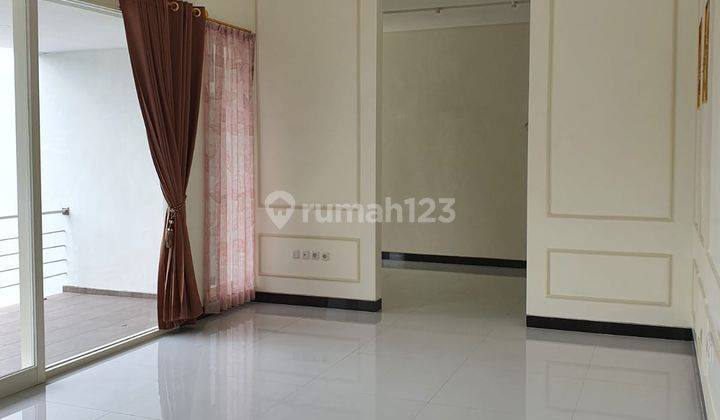 Rumah minimalis ada kolam renang pribadi 2