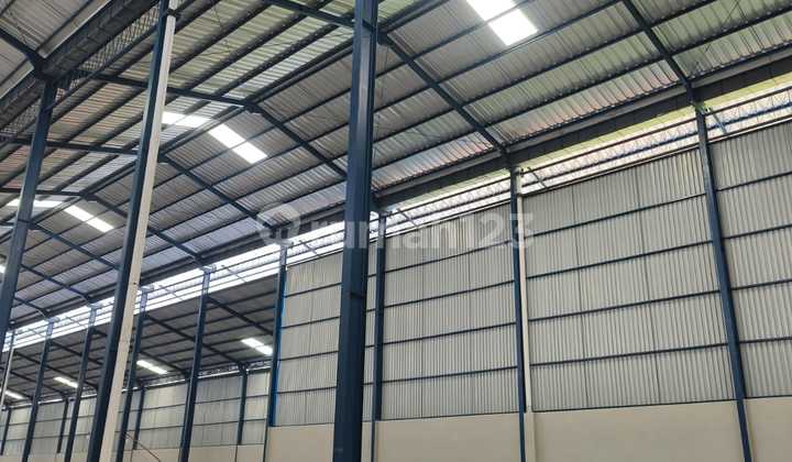 Premium Warehouse in Pasar Kemis for Quick Sale, Ready to Use