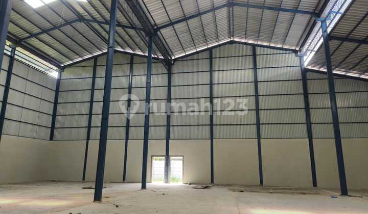 Premium Warehouse in Pasar Kemis for Quick Sale, Ready to Use