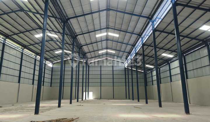 Premium Warehouse in Pasar Kemis for Quick Sale, Ready to Use