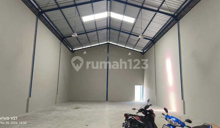 Urgent Sale: Premium Warehouse in Pasar Kemis Ready for Use