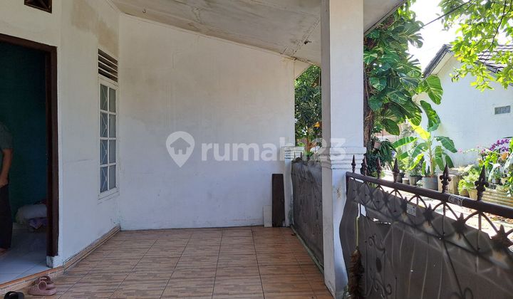 Strategic House 15 Minutes to Cibinong City Mall, LT 82 East Facing J37157