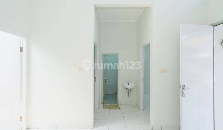 Rumah SHM 10 Menit ke Terminal BSD Semi Furnished Sudah Renovasi J-23919 2