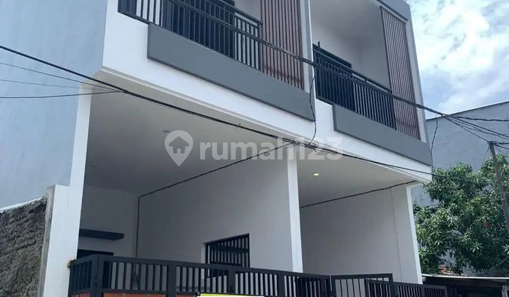 2-Story House Ready to Occupy, 10 Minutes to Buaran Indah Toll Gate, KPR Assistance J-37438 2-Story House Ready to Occupy, 10 Minutes to Buaran Indah Toll Gate, KPR Assistance J-37438