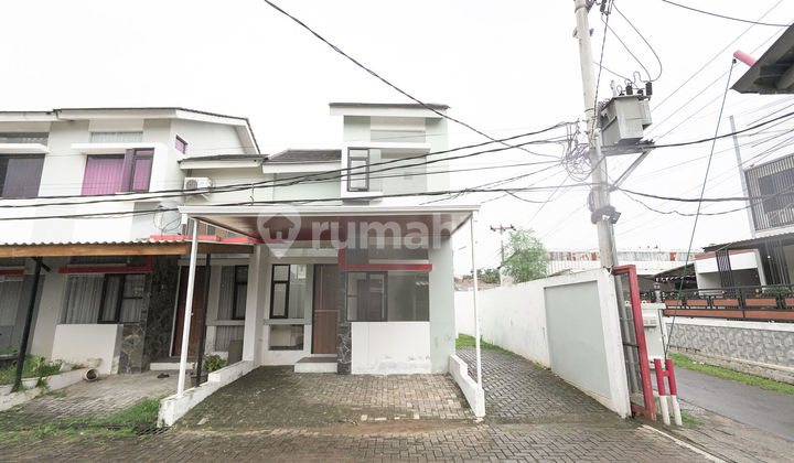 Beautiful House 10 Minutes to East Bekasi Toll Gate 2, 102 sqm Land Area, Ready to Occupy J28062