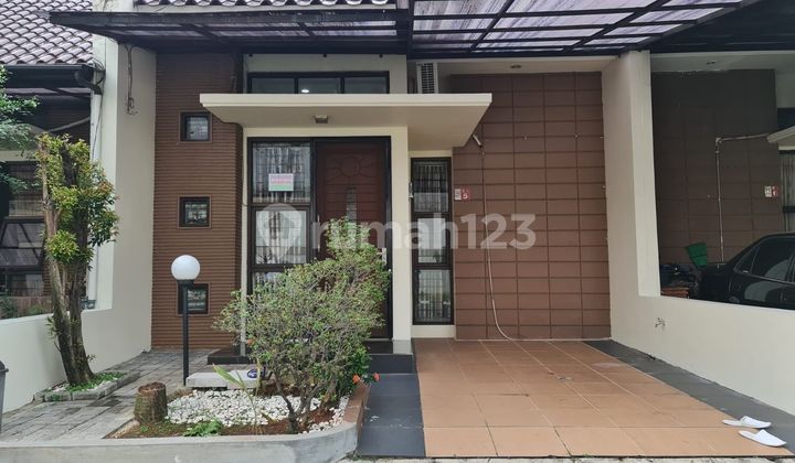 Rumah SHM 15 Menit ke Pamulang Square Hadap Selatan J-38261