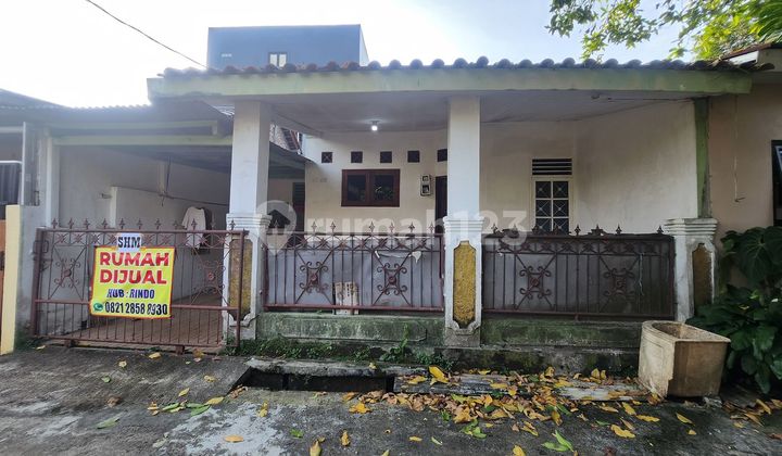 Strategic House 15 Minutes to Cibinong City Mall, LT 82 East Facing J37157